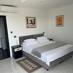 Jane 4*
