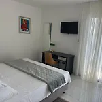 Jane Otel 4*